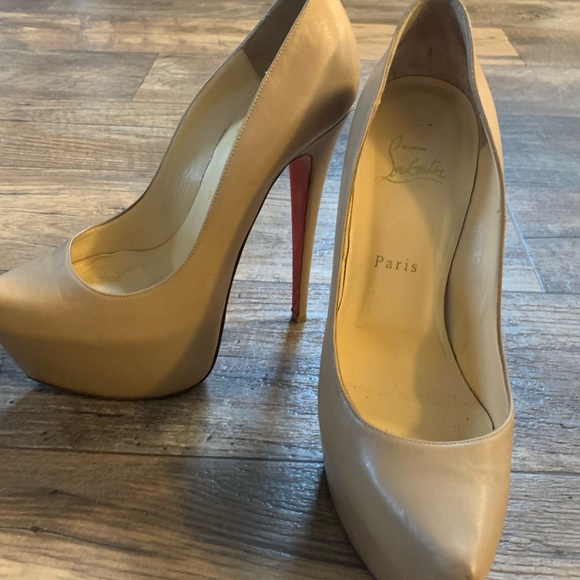 Christian Louboutin Nude Daffodile Leather - Picture 6 of 7
